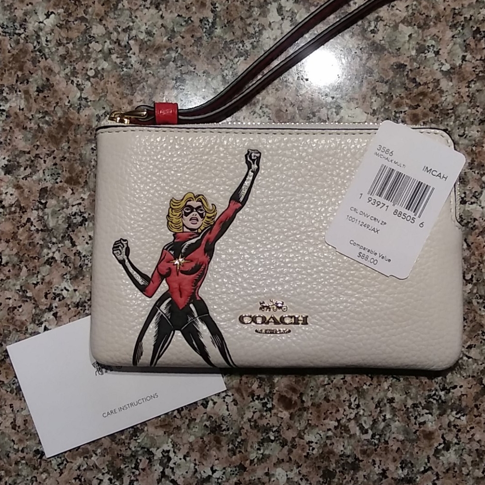 COACH: MARVEL SUPERHERO COLLECTION (CAPT. MARVEL) - Picture 5 of 5